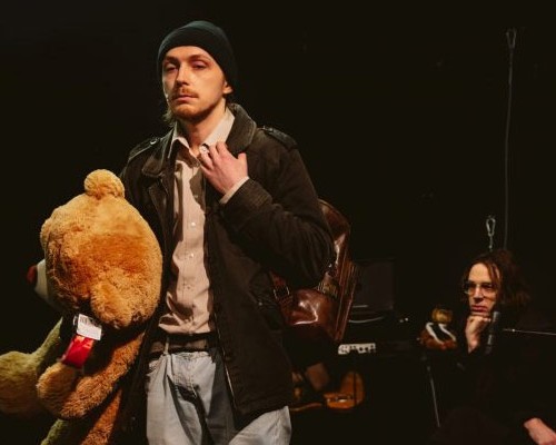 Отложенный поезд как метафора жизни: почему мы все иногда оказываемся в «Петушках» Саввы Савельева.