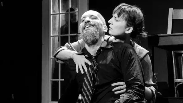 Сцена из спектакля в пространстве «Внутри»