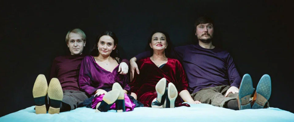 Спектакль Надо что-то делать